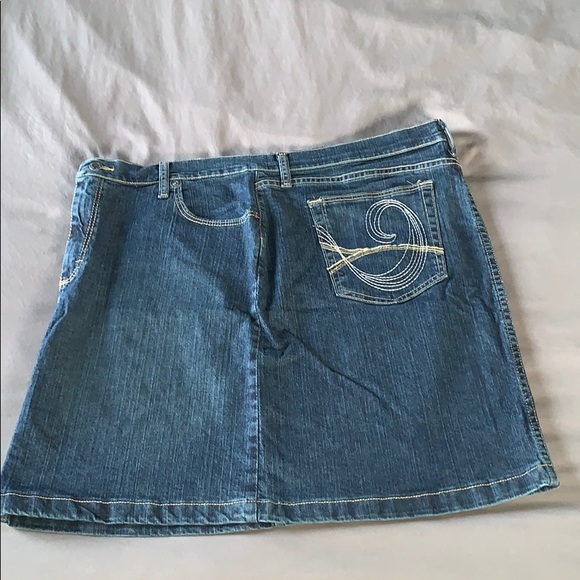 Cabela’s Denim Skirt. NWOT - Picture 5 of 8